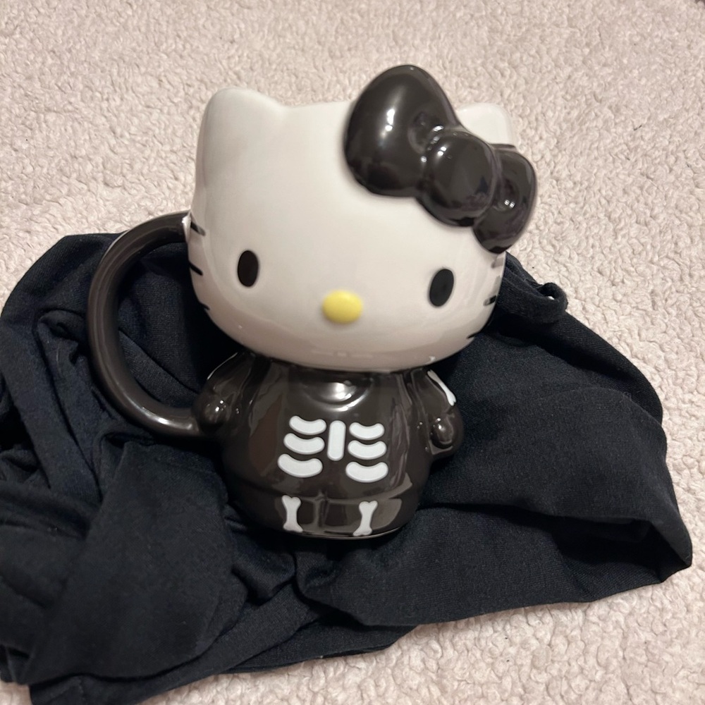 Hello Kitty Cup Halloween - Picture 3 of 4